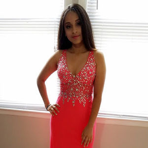 Meet your Posher, Emilia